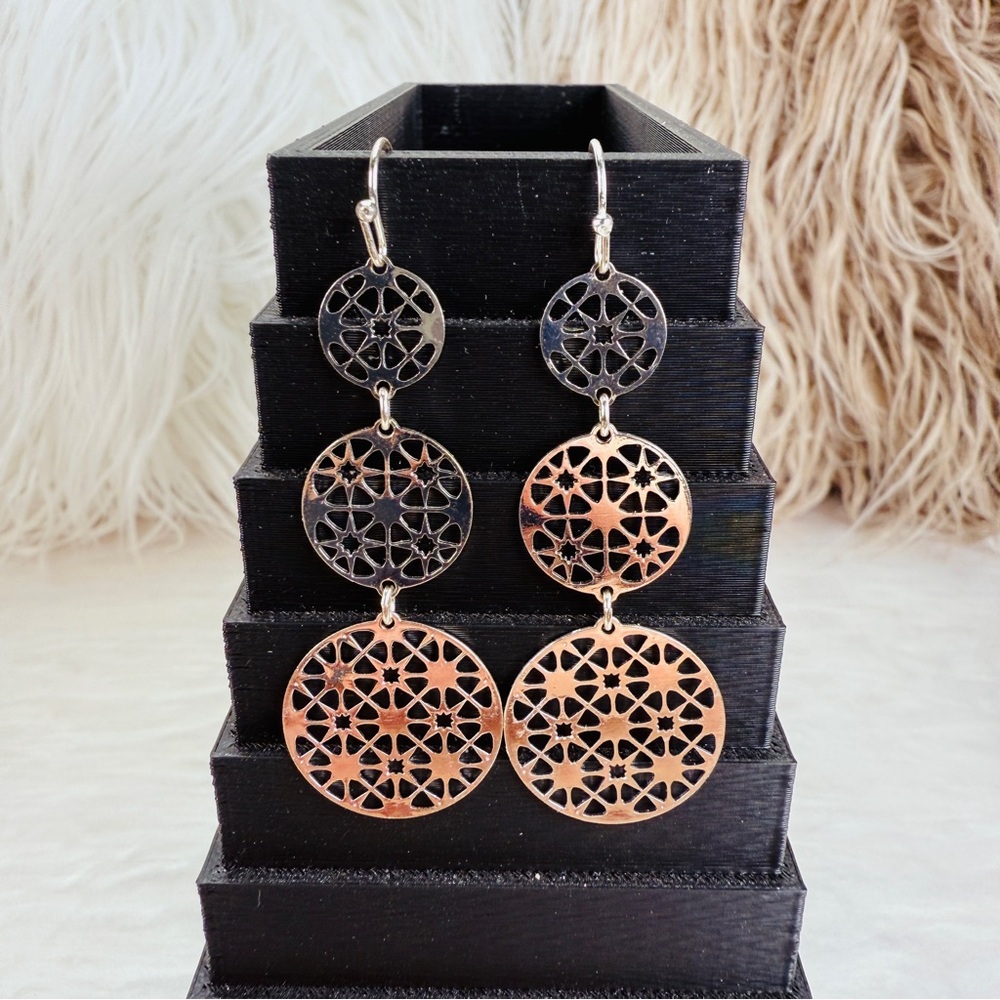 Delicate Silvertone Lightweight Dangle Pierced Ea… - image 5